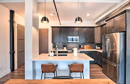 Downtown Lincoln Apartment | Walk to UNL Campus: Dtwn Lincoln Loft Apt!