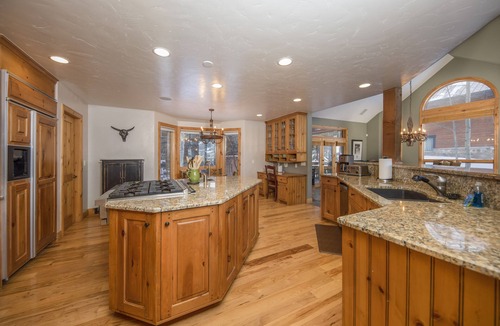 Historic District House | Walking distance to downtown Breck, Stunning ski resort panorama, hot tub, foosball, arcade machine!