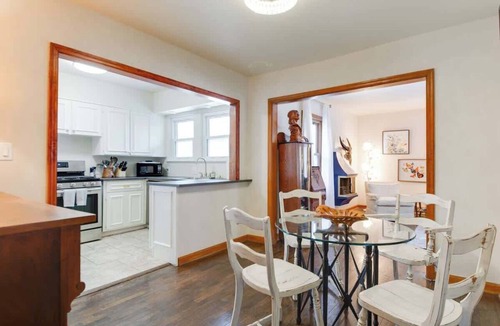 Kansas City Cottage | Waterfall Garden Cottage Lux Beds 5 Min. 2 DT KCMO