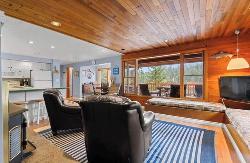 Hayden House | Waterfront cabin with dock on Hayden Lake