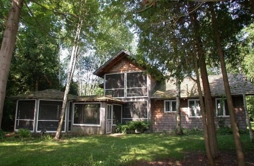 Baileys Harbor Cabin | Waterfront Log Cabin on Kangaroo Lake, Dog Friendly
