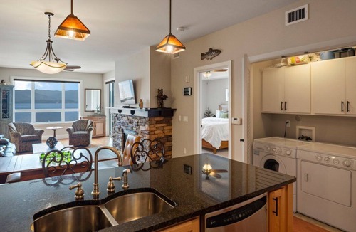 Sandpoint Condo | Waterfront Luxury Condo w/Beach, Marina, Pool & Hot Tub