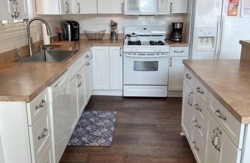 Parrott Point House | Waterfront Mullet Lake Cottage