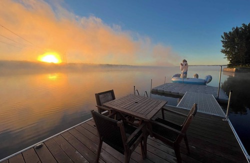 Rigaud Ski Chalet | Waterfront Relaxation & Adventure | Albert