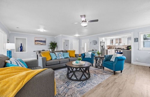 Fox Hill - Grandview House | WATERFRONT*SEMI-PRIVATE BEACH*KING BD* DUAL DESK WORKSTATIONS* BLAZING FAST WIFI