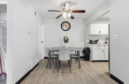 South Kansas City Apartment | Welcoming apartment with modern style