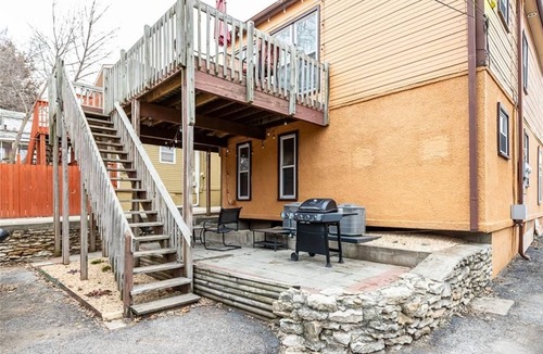 West Plaza House | West Plaza Charmer I - Duplex 2 Bedroom 1 Bath Off Street Parking in Kansas City