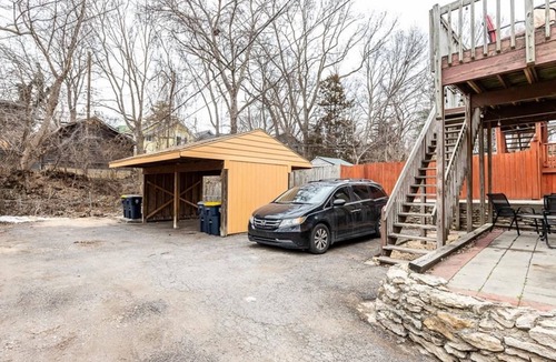 West Plaza House | West Plaza Charmer I - Duplex 2 Bedroom 1 Bath Off Street Parking in Kansas City