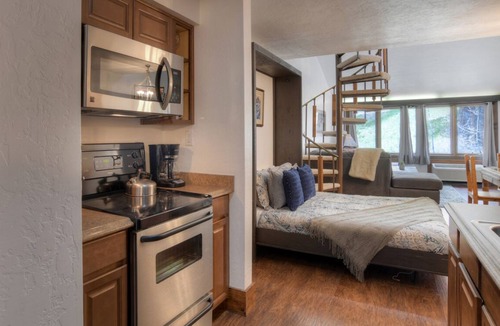 Purgatory Cabin | Western Exposure (#338) |10 min to Ski - A/C - Golf - Shared Pool & Hot Tub