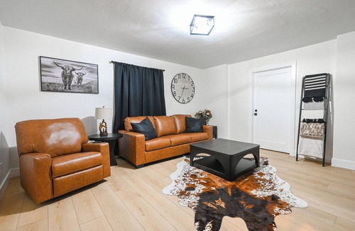 Liberty Apartment | Western-Themed Suite with Full Bath & Kitchenette – Cozy, Rustic Getaway!