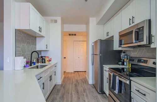 Glendale Sports and Entertainment District Apartment | Westgate Stay | Parking, Pool, Gym, Balcony W/D