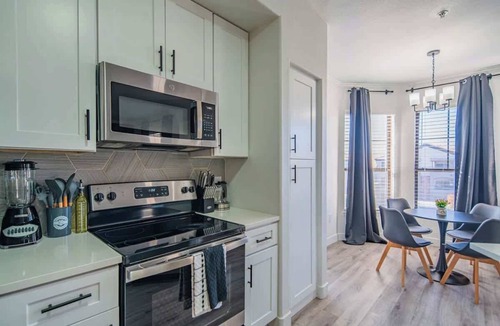 Glendale Sports and Entertainment District Apartment | Westgate Stay | Parking, Pool, Gym, Balcony W/D