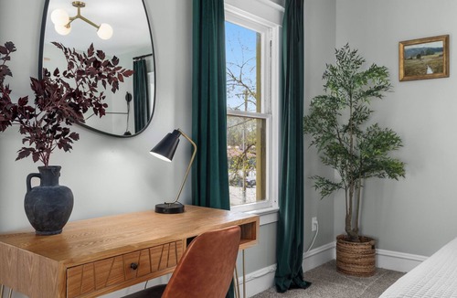 Kansas City House | Westport Central - 7 Beds, 4 Kings, Dining & Nightlife, 16 Min to Stadium