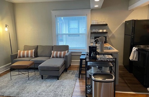 Southmoreland Apartment | Westport/Mid City 2 bed 1 bath haven with lots of natural light