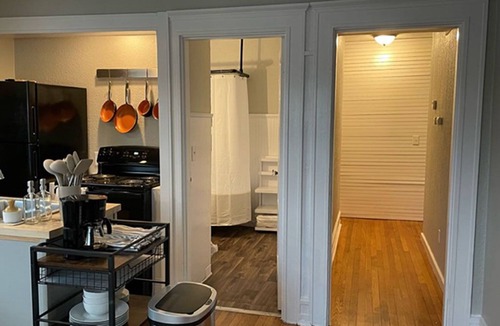 Southmoreland Apartment | Westport/Mid City 2 bed 1 bath haven with lots of natural light