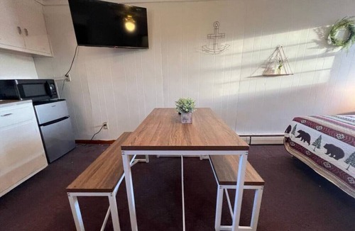 Bonesteel Hotel | Whetstone Bay Lodge Room 9 - Sleeps 5