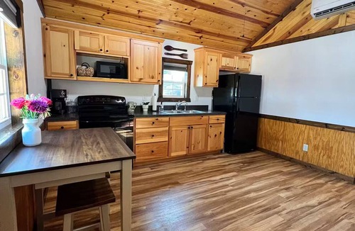 Mabank Cabin | Whispering Cedars Cabin