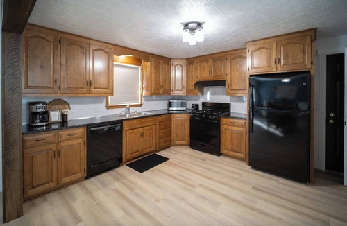 Sugarcreek House | White Juniper Spacious 4-BR Retreat in Ohio's Mini Switzerland