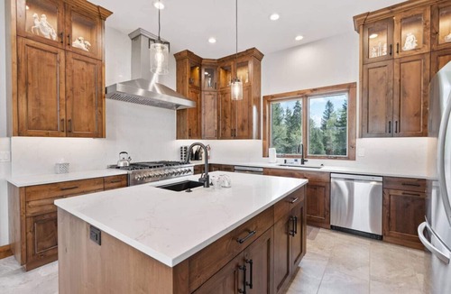 Island Park House | White Wolf Lodge | Luxe Estate Sleeps 22, Hot Tub, Game Room, & More!