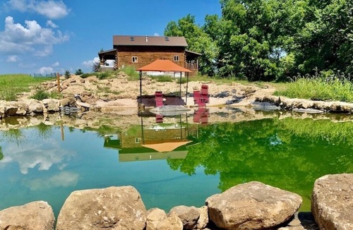 Waterville Cabin | Whitetail Ridge Cabin with Swimming Pond & Hot Tub Jacuzzi