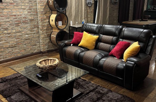 Wicker Park Apartment | Wicker Park - Loft Style Home in Lively Location with Plenty Amenities