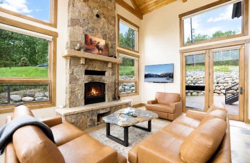 Wildernest House | Wildernest Lookout Lodge: Private Hot Tub, Eagles Nest Wildernest