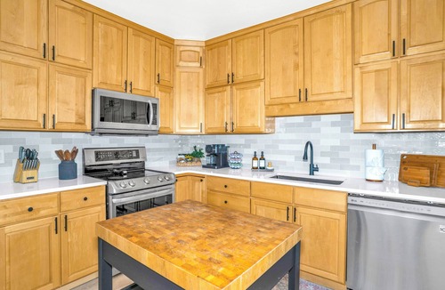 Estes Park Cabin | Wildhorse at Estes- A family riverside retreat W/HotTub, Game Room