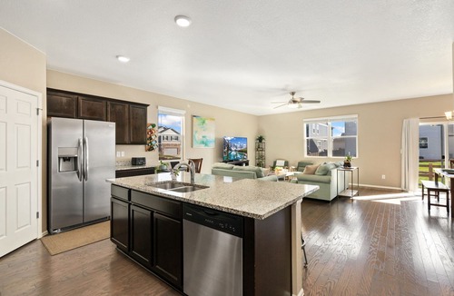 Windsor House | Windshire Retreat Pool, Garage & Pet-friendly