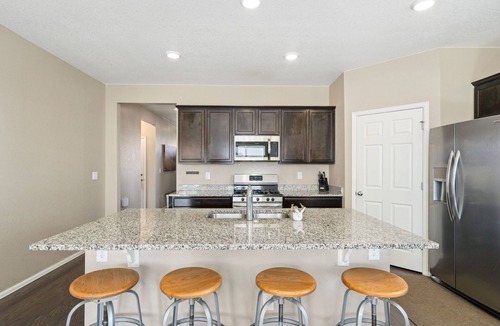 Windsor House | Windshire Retreat Pool, Garage & Pet-friendly