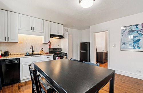 Evanston Apartment | Wonderful 3-bedroom apartment in West Village, Evanston