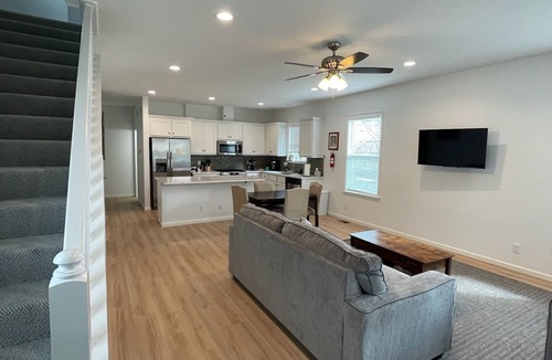 Atchison House | Wonderful 5-bedroom house in charming Atchison. Walk to Benedictine College!