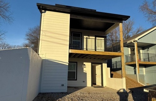 Atchison House | Wonderful 5-bedroom house in charming Atchison. Walk to Benedictine College!