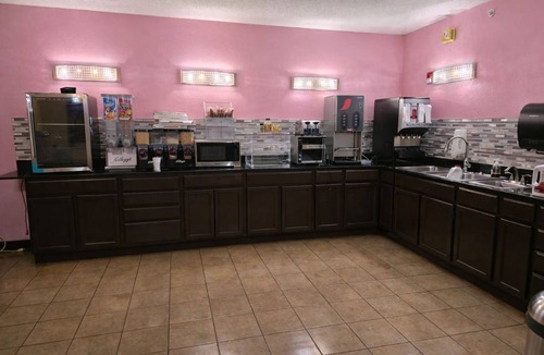 Greenwich Hotel | Woodland Inn & Suites Extended Stay-Deluxe 2 Queen Bed NS