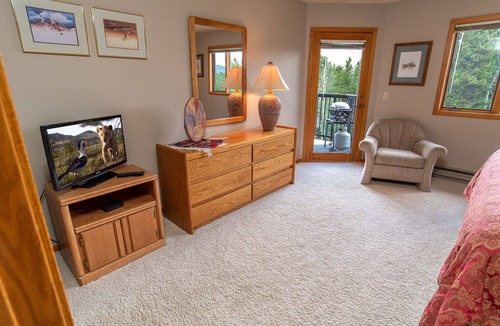 Warrior's Mark Condo | Woods Manor Red Fox Condo: Walk/Shuttle to Slopes/Downtown