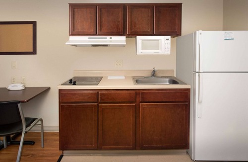 Southwest Topeka Hotel | WoodSpring Suites Topeka