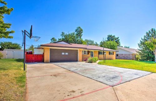 Woodward House | Woodward Home Near Crystal Beach Water Park!