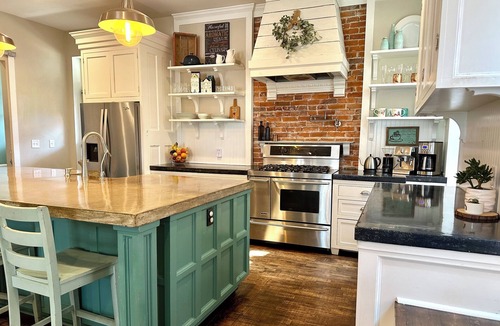 Pendleton Heights House | World Cup 5BR Sleeps 14 Pet Friendly Near KC Current + 10 Min to FIFA/ARROWHEAD