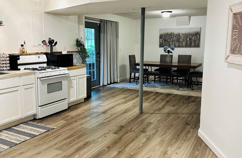 Liberty Apartment | World Cup basement suite near KC-Private Entry
