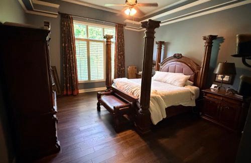 Overland Park House | World Cup Grand Retreat Overland Park