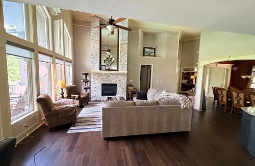 Overland Park House | World Cup Grand Retreat Overland Park