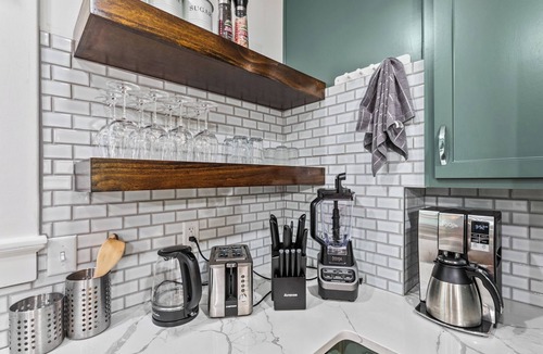 Southmoreland House | World Cup HQ! 6BR KC Home w/Hot Tub, Cinema, BBQ & Game Room