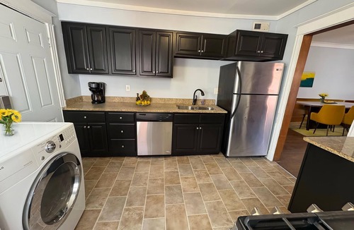 Southmoreland Apartment | World Cup LOCATION! 1/2 block to KC Streetcar which connects you to stadium!
