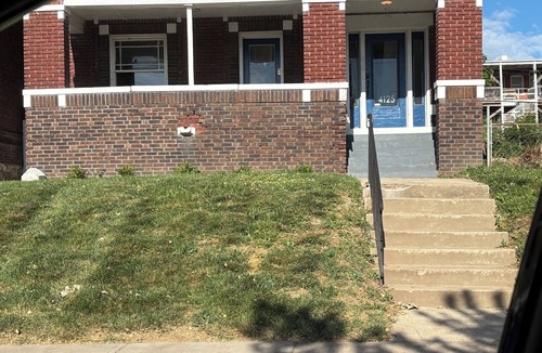 Southmoreland Apartment | World Cup LOCATION! 1/2 block to KC Streetcar which connects you to stadium!
