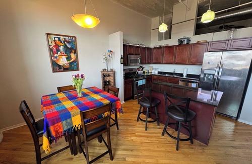 Crown Center District Apartment | World Cup Luxury Loft -Steps to Fan Fest - Heart of KC Crossroads - 30 Night Min