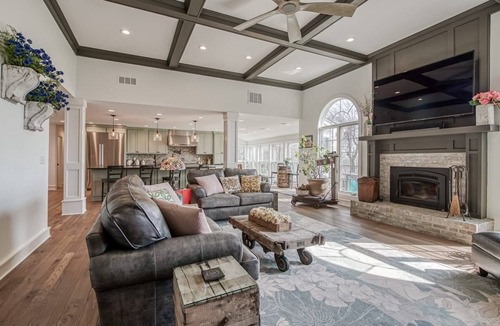 South Kansas City House | WORLD CUP OASIS! SPACIOUS, PRIVATE home on 8 acres! Sleeps 8 adults with HOT TUB