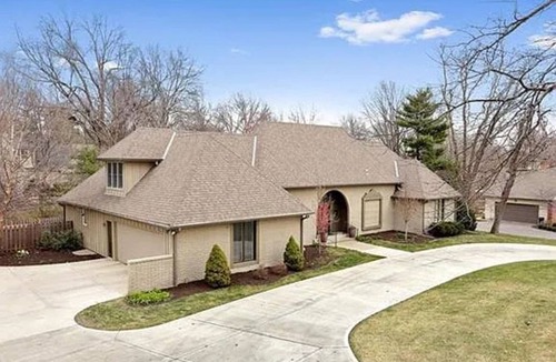 Prairie Village House | World Cup Rental! Huge 6500 sqft 7-bedroom 5.5 Bathroom house Prairie Village KS