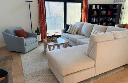 Kansas City House | World Cup Stay Sleeps 8, DT 20 Min, Arrowhead 20 Min