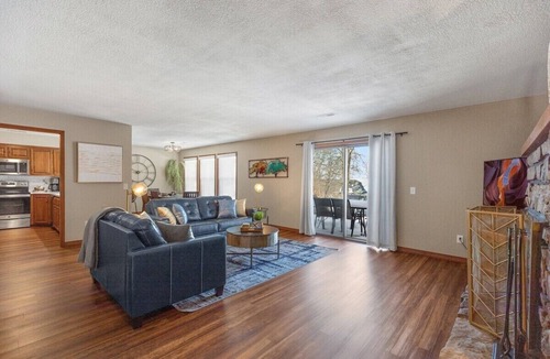 Bella Vista House | WOW! Beautifully Updated 3 Bed 1 Level Townhouse w/Bike Storage CloseTo It All!