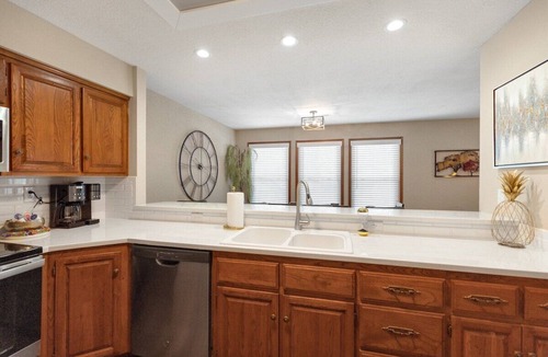Bella Vista House | WOW! Beautifully Updated 3 Bed 1 Level Townhouse w/Bike Storage CloseTo It All!