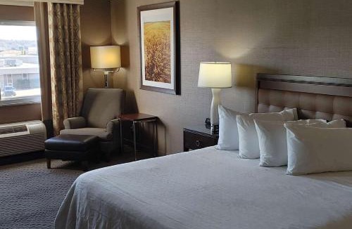 West Omaha Hotel | Wyndham Omaha Hotel - West Dodge